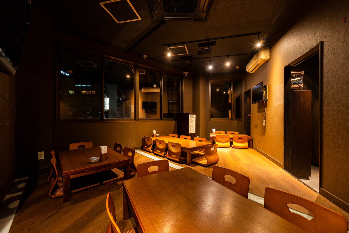 rotus0106's tweet photo. ネオ大衆酒場ロータス
宇都宮駅から徒歩3分

只今、コース料理飲み放題付のフロア貸切りが大変ご好評いただいております。
平日(月〜木)はお一人様3,500円(税込)から各種コースを取り揃えております。

《貸切り可能人数》
3階座敷席‥15名〜22名
2階テーブル席‥23名〜32名
※貸切り料金なし https://t.co/tHyzdgEsIA