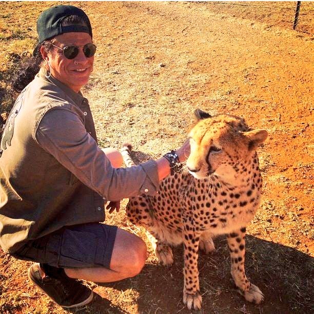 I 💛it! 🐆🐆🐆 Two cats 😁 #Slash <a href="/AllCautions/">All Cautions for GNR ⚡</a> @chloessnakepit <a href="/conspiratorita/">CONSPIRATORS ITALIA</a> <a href="/smkcbr/">SMKC Brasil | Fan Club 🇧🇷</a> <a href="/SlashFCBrasilia/">SMKC Brasilia</a>