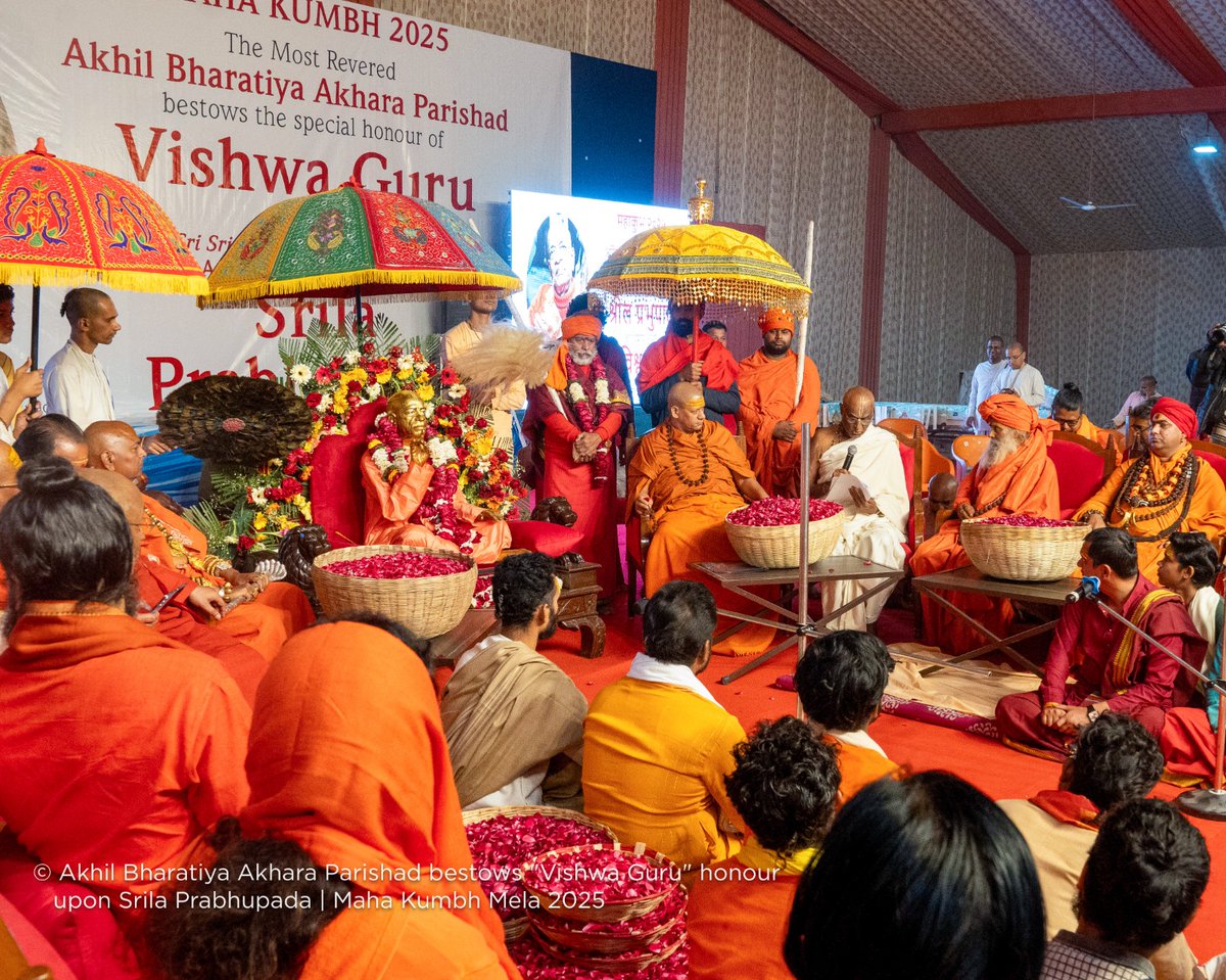 🌟Srila Prabhupada Conferred with the Title ”Vishwa Guru”🌟

✨ In recognition of Srila Prabhupada's unparalleled efforts in propagating Lord Krishna's teachings across the world, Akhil Bharatiya Akhara Parishad has conferred the honorific title ”Vishwa Guru” upon  His Divine