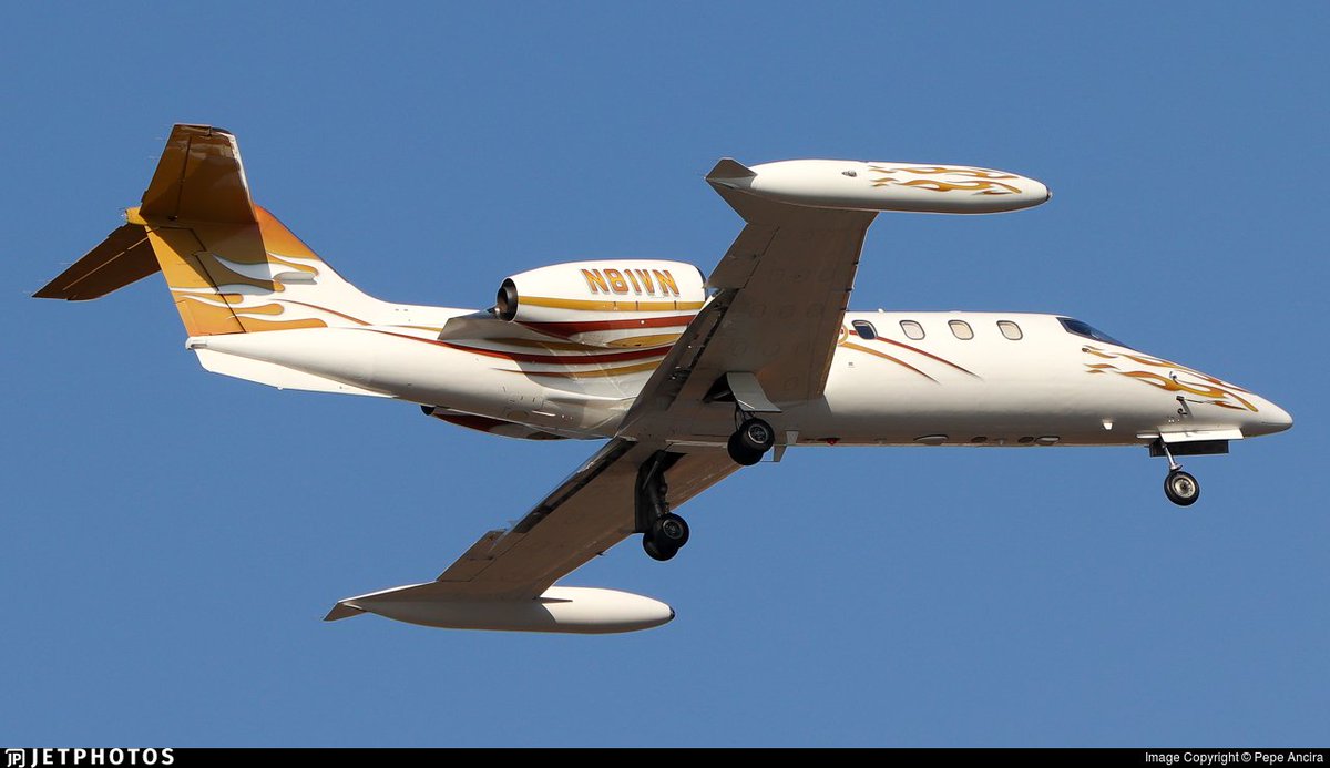 ivancp25's tweet photo. #AccidenteAéreo mortal de un #Learjet35A (N81VN), del operador "Chromed In Hollywood". Se salió de pista tras aterrizar en la pista 21 del Aeropuerto Scottsdale (SDL/KSDL), en #Scottsdale #Arizona #EEUU 🇺🇸. Impactó a 80 Kts contra un #Gulfstream200 (N199DF) estacionado. ➡️ https://t.co/v60qIpfk4M