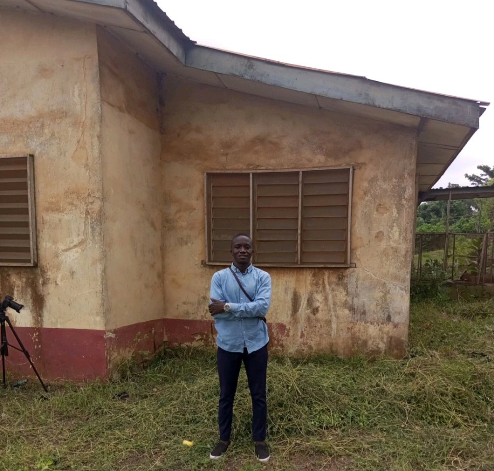 Dear, Governor Dapo Abiodun, 

Here's are pictures showing the  deplorable condition of Lakiri Primary Health Centre in Odeda Local Government area of Ogun State, which has been abandoned for over a decade...