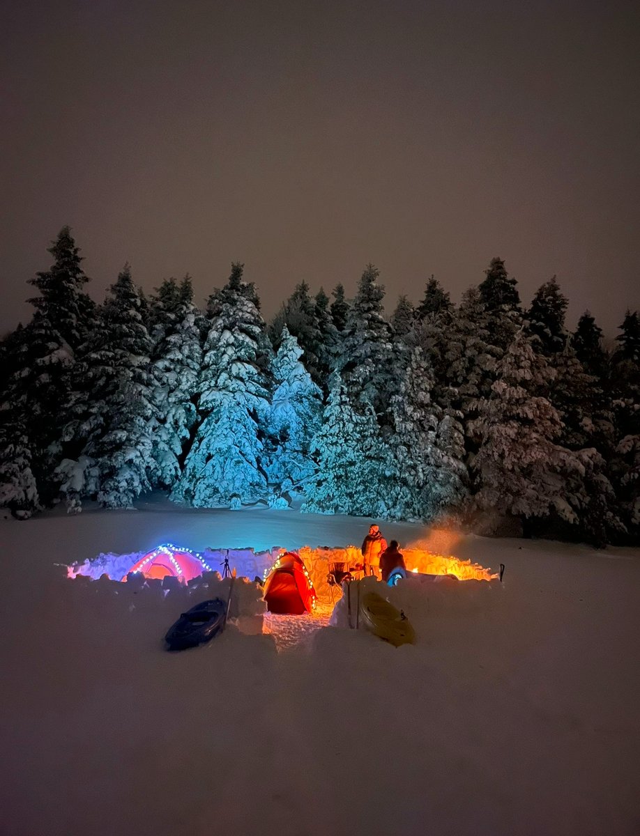 Samsun’un Alaçam ilçesinde doğa tutkunu grup, eksi 5 derecede kamp yapıp, kar üstünde kano etkinliği gerçekleştirdi.