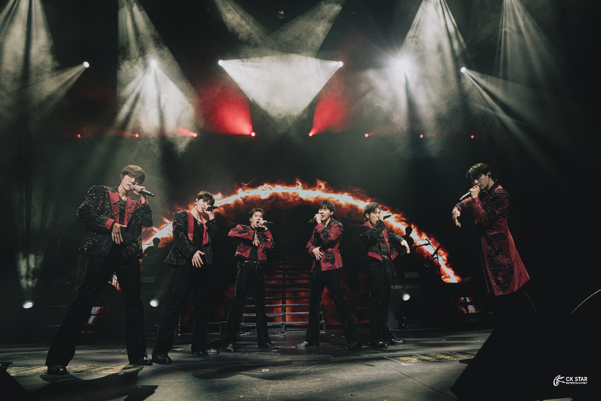 ckstarsg's tweet photo. Last Friday (7 Feb 2025), 𝕀ℕ𝔽𝕀ℕ𝕀𝕋𝔼 made their glorious return to Singapore after a decade 🇸🇬🔙 We were having so much fun catching up on lost time with @IFNT_Official_ that we wished the 𝗖𝗟𝗢𝗖𝗞 would just stop! 🕰️🥹

To have a theatre full of more than 5,000 INSPIRIT forming the most beautiful 💛 Pearl Metal Gold 💛 ocean was truly a sight to behold 🤩 INSPIRIT, you will always be 𝕀ℕ𝔽𝕀ℕ𝕀𝕋𝔼's 𝗗𝗲𝘀𝘁𝗶𝗻𝘆 no matter how much time has passed! 

We're sure that INSPIRIT will forever cherish this core memory till the next time 𝕀ℕ𝔽𝕀ℕ𝕀𝕋𝔼 is 𝘽𝙖𝙘𝙠 🫶 Thank you all for an unforgettable evening with 𝕀ℕ𝔽𝕀ℕ𝕀𝕋𝔼! 💛  

📷 The Fan Benefit Group Photos can be found here! 👉 https://t.co/eBEQt28WHi 

For more photos, check out our Facebook! 

#인피니트 #INFINITE #15TH_ANNIVERSARY_CONCERT #LIMITED_EDITION #15TH_ANNIVERSARY_CONCERT_IN_SINGAPORE #INFINITEinSINGAPORE #CKStarEntertainment #CKStarSG