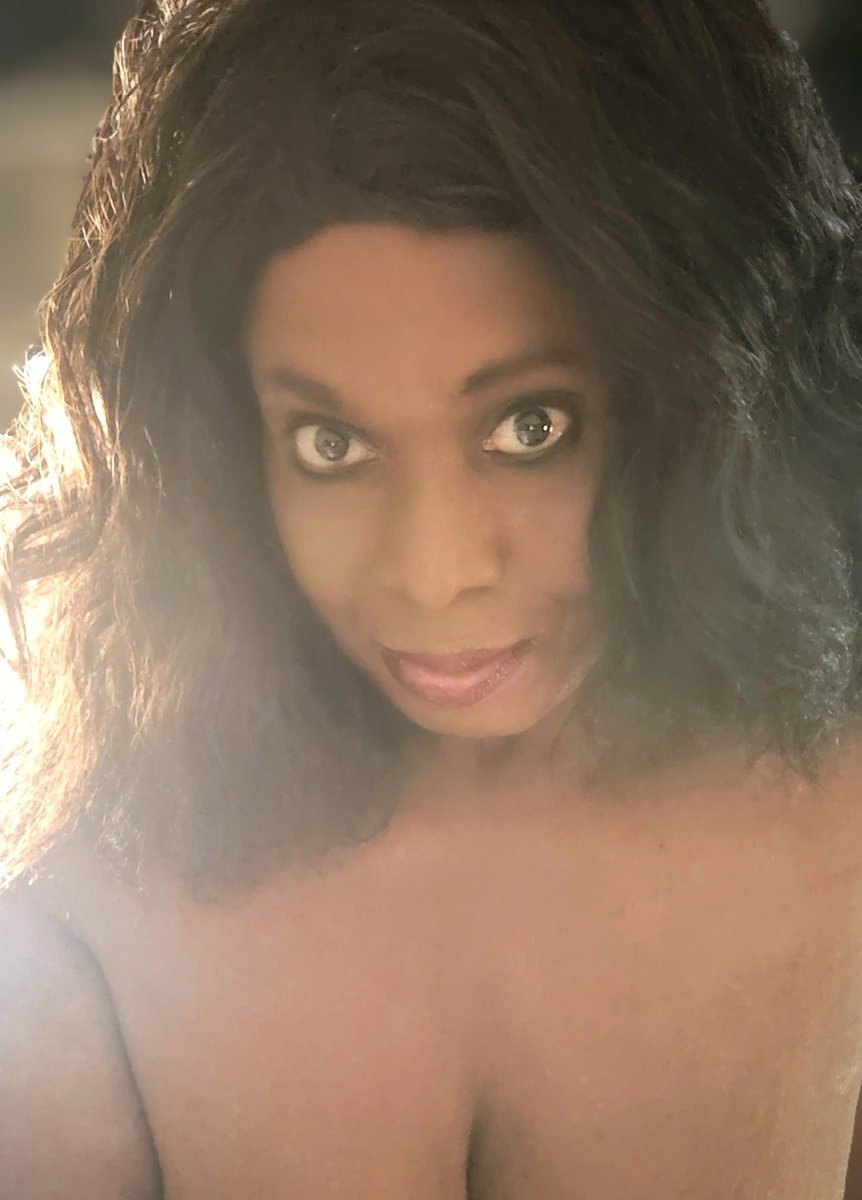 veronicasteelu's tweet photo. https://t.co/njIxwzbsl3
#seekingjournalist
They are two versions of this photo the one you want to see is on my naughty page πRPπ
#professionalmodeling
#Maturewoman https://t.co/f7b9zWrGOG