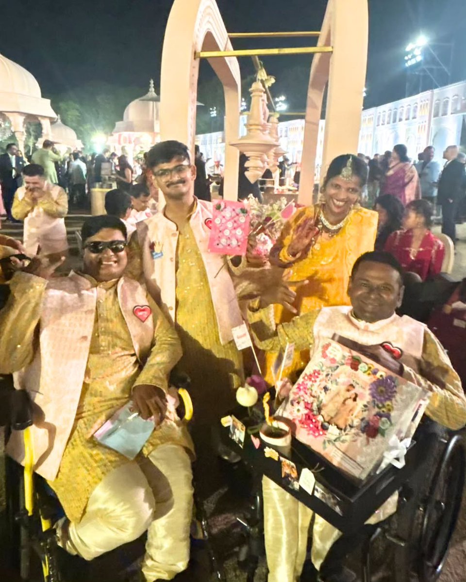 So Amazed to see, Mitti Cafe’s team attending and enjoying Jeet Adani’s wedding festivities.