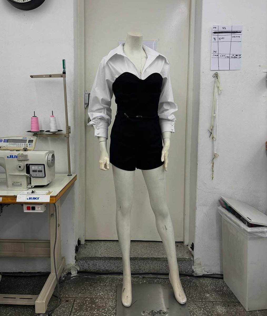 myseulgi0210's tweet photo. 250211 Mina Chung IG #SEULGI 🥹😘🐻
Custom for SMTOWN LIVE
#redvelve
https://t.co/tEQZdxO6k3 https://t.co/B7HbT7SLzA