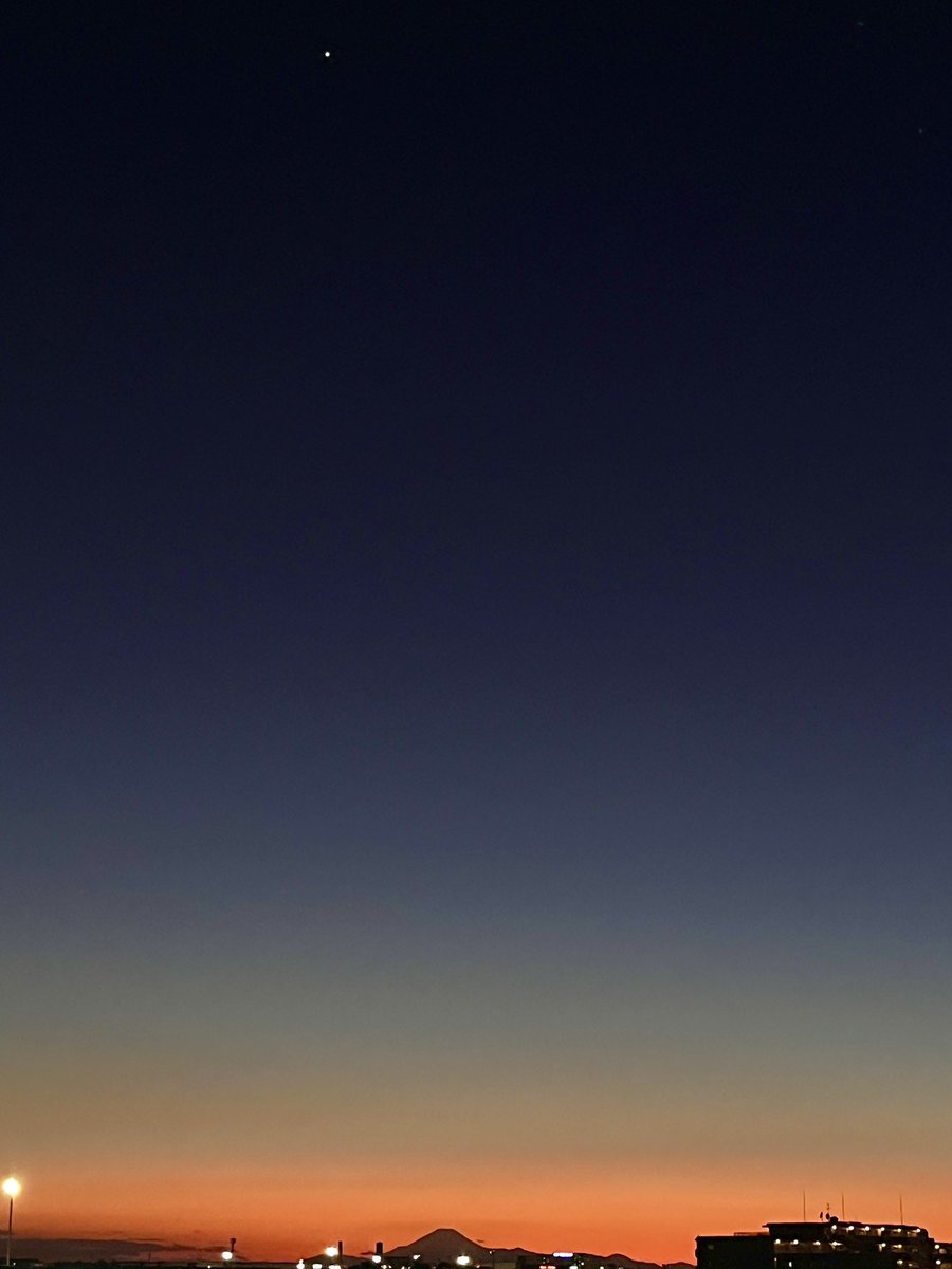 mayunashi07's tweet image. 青と混ざる茜色
遠くに富士山と空に一番星
豆、真庭大使かっこいいよ おめでとうございます
これからも たくさん叶えていってね
#Gradation #JO1 @official_jo1 
#豆原一成 #MAMEHARAISSEI