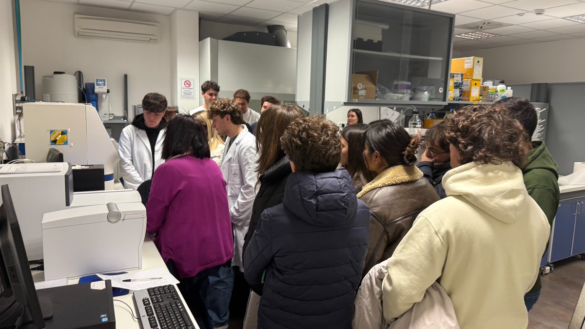 ATeNCenter's tweet photo. Gli studenti dell’Istituto di Istruzione Superiore Alessandro Volta di Caltanissetta hanno visitato il laboratorio di Genomica e Proteomica di ATeN Center.

Per maggiori info:
https://t.co/7kdZv7Coma

#ATeNCenter #UniPa https://t.co/xtz27IKNmA