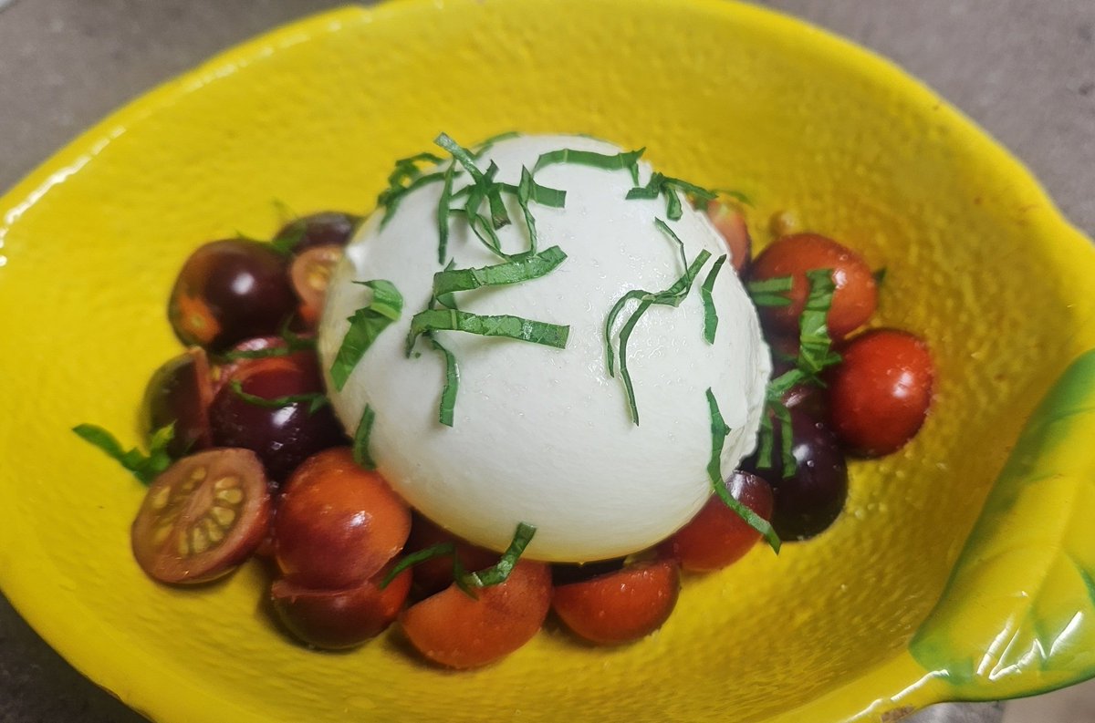 Barefoot harvesting in the rain for dinner.  #gardening #GardeningX #GardenersWorld #organicgardens #gardenpotable