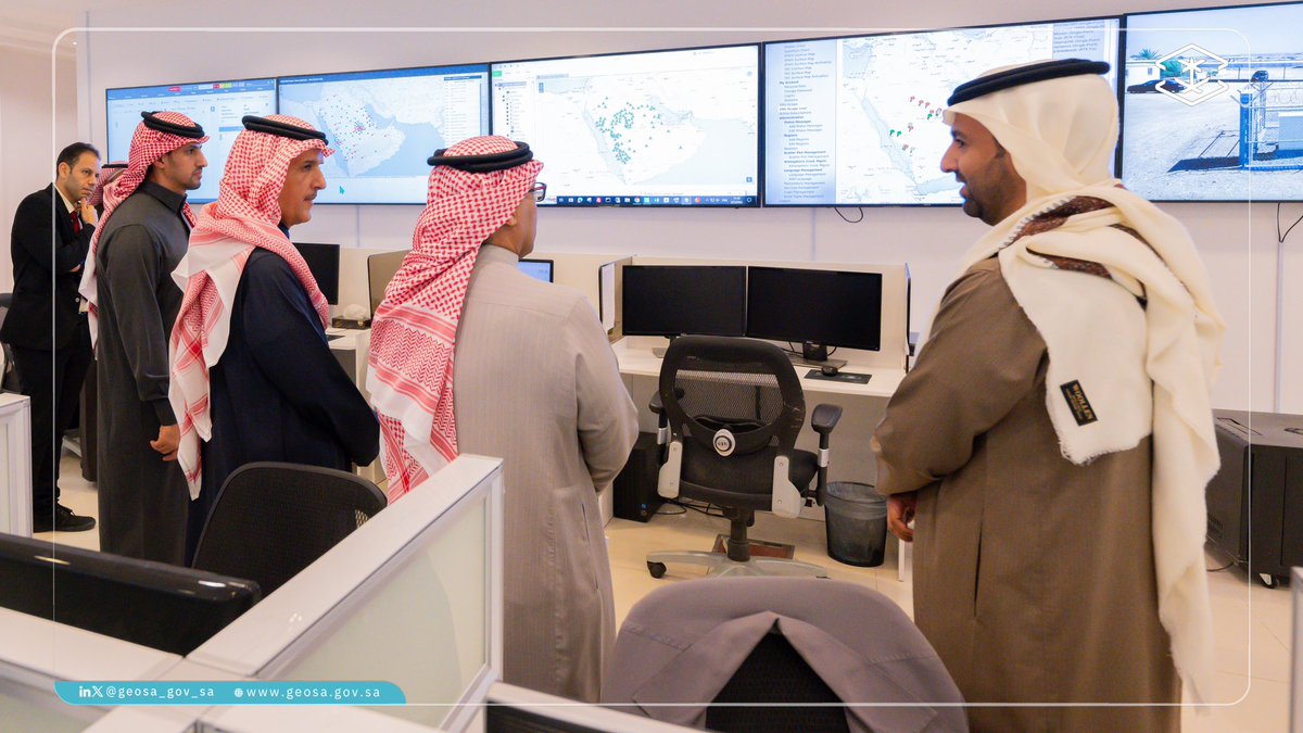 hz1sar's tweet photo. قام صاحب السمو الأمير بدر بن فهد الفيصل رئيس مجلس إدارة الجمعية السعودية لهواة اللاسلكي وبرفقته مستشار الجمعية الدكتور ثامر الرفاعي @ThamerAlrefay وعددًا من أعضاء هيئة التدريس بكلية الهندسة بجامعة الأمير سلطان بزيارة الى الهيئة العامة للمساحة والمعلومات الجيومكانية @GEOSA_GOV_SA وذلك لبحث سبل التعاون في الأنشطة البحثية بمجالات التلسكوبات الراديوية ، وذلك بعد اطلاعهم على عدد من ابحاث الجامعات في ٧ محطات انشأتها الجمعية.