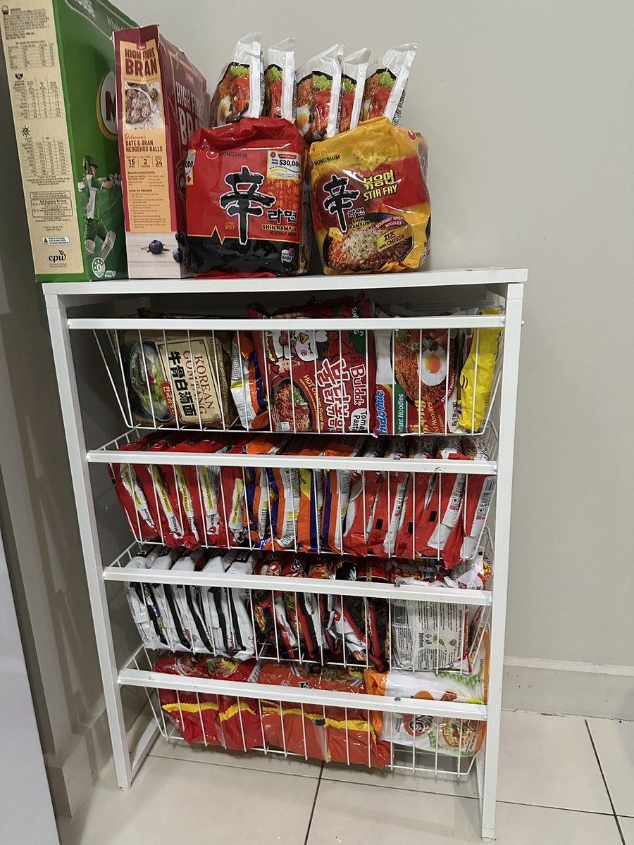 ausharakiri's tweet photo. シェアハウス計画35🇦🇺

明後日からの一時帰国に向けて
シェアハウスのラーメン補強🍜

写真にないところにももう少し🤏

ブリスベンで、
ご飯、ラーメン、納豆、キムチ
食べ放題のやってます🐨 https://t.co/nVrZE8XMls