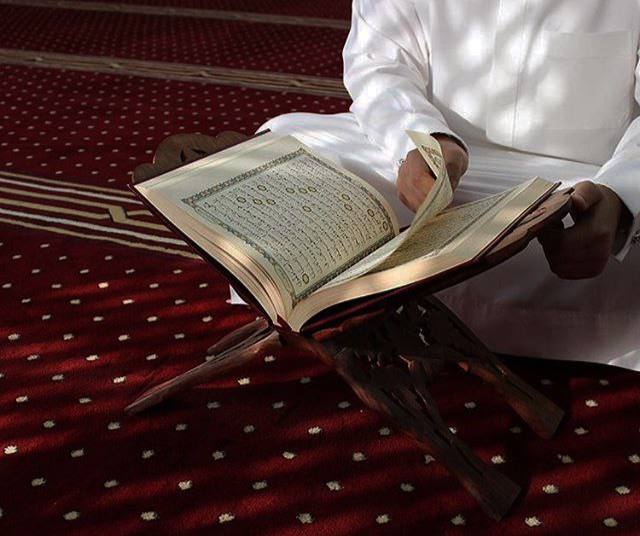 اللهم يا من تجود وتسمح
وتعطي وتمنح وتعفو وتصفح،
يا من أنت في جلالك عظيم
وبعبادك رحيم وبمن عصاك حليم
ولمن رجاك كريم،، أعف عنا وأغفرلنا 
وأرحمنا برحمتك وأعصمنا فيما بقي 
من أعمارنا وأشف مرضانا
وعافي مبتلانا وأرحم موتانا 
وفرج همومنا ونفس كروبنا
وأسترنا بسترك يارب العالمين