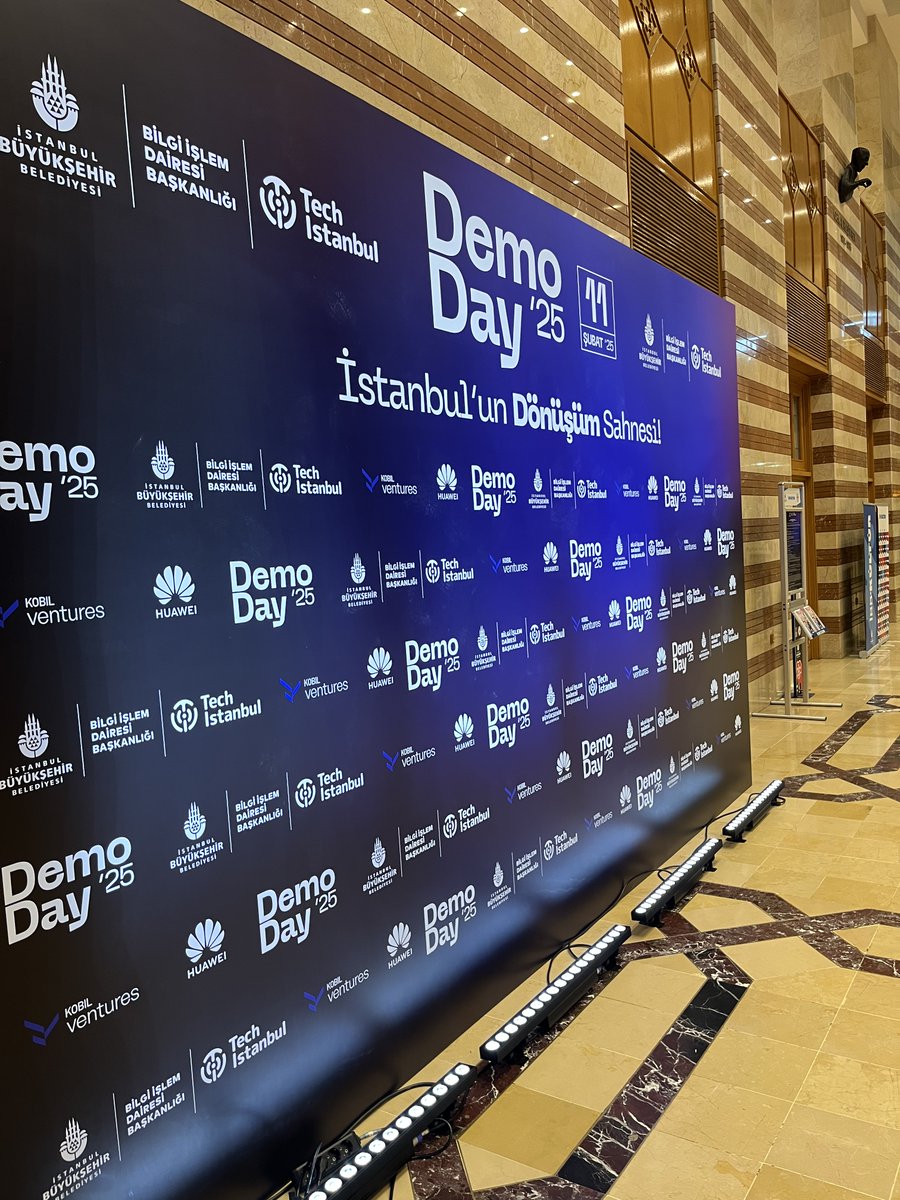 Out Plane tweet media