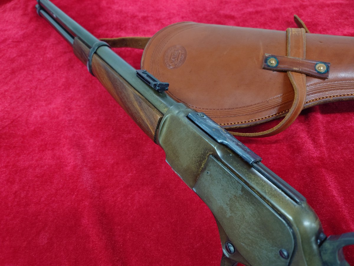 金属製モデルガン MGC ウェスタンサドルカービンです。 スキャバードも