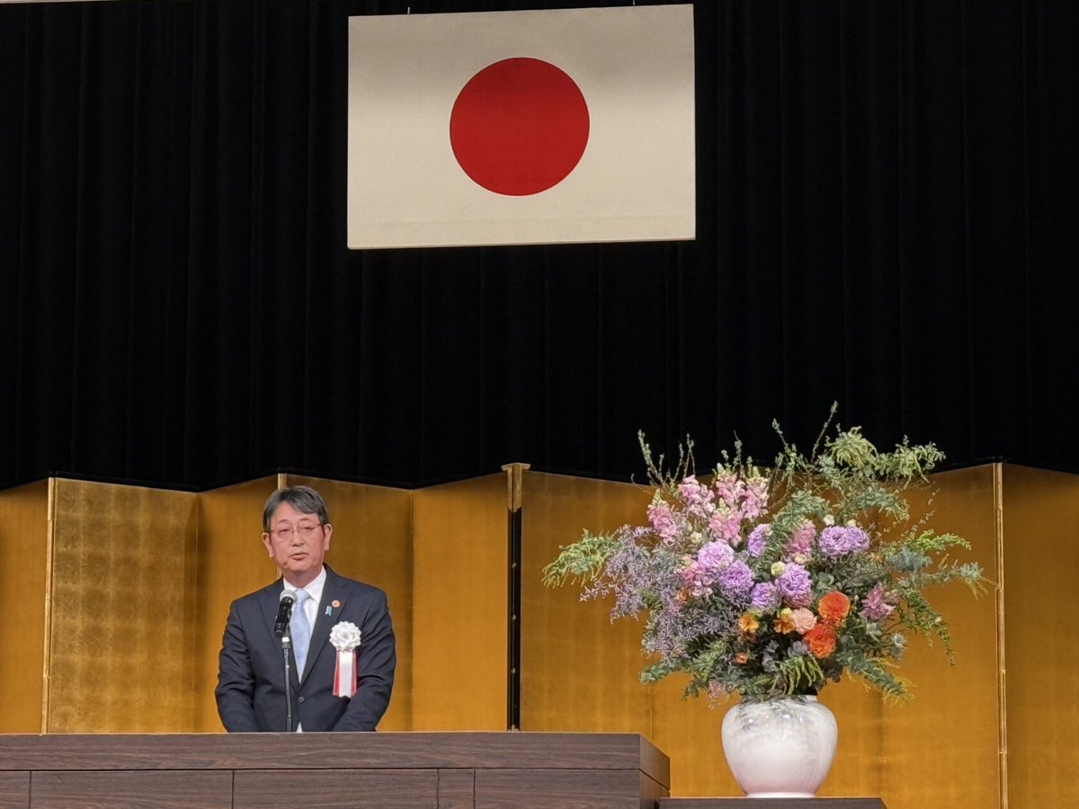 ishikawa3226's tweet photo. 『第59回建国記念の日を祝う宮城県民大会』に参加

建国記念の日は初代天皇である神武天皇が2685年前に即位した日にちなみ
「建国をしのび、国を愛する心を養う」ことを趣旨として制定された祝日です

大会では祝辞を述べさせていただきました

安心して暮らせる豊かで平和な社会が続くことを願います https://t.co/Bp3aSB16x3