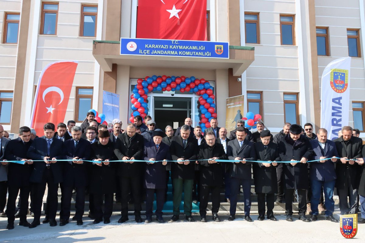 jandarma's tweet photo. Erzurum Karayazı İlçe Jandarma Komutanlığı yeni hizmet binası ve vardiya yatakhanesinin açılışı, il protokolü ve değerli vatandaşlarımızın katılımıyla gerçekleştirildi.

Hayırlı, uğurlu olsun.🇹🇷
��Erzurum
🗓️10 Şubat 2025
#Jandarma
#JandarmaAsayiş https://t.co/4O11ks0wkW