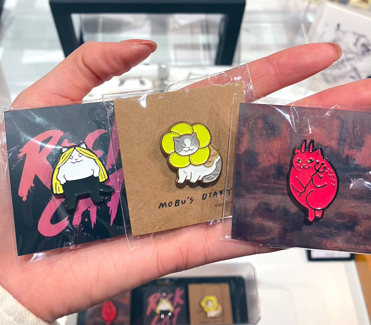 ピンバッジとしても、マグネットとしても使えるマグネットピンです🐱左