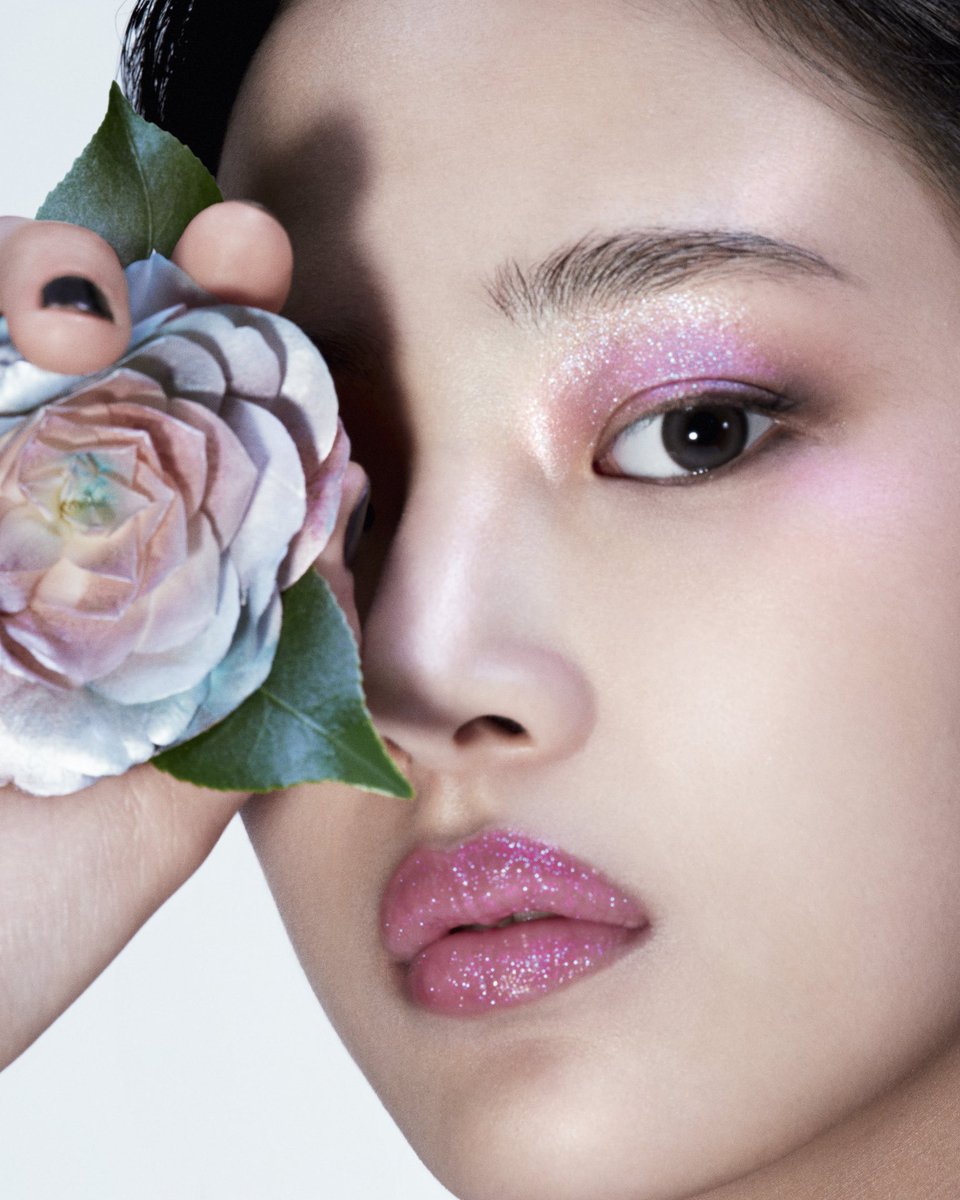 CHANEL CAMELIA FUTURA #민지 #MINJI