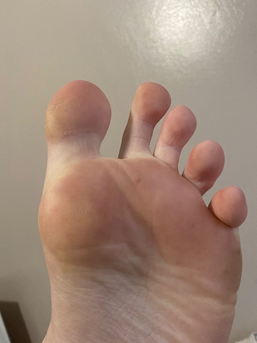 New here, don’t keep me waiting…

#feetِ #footworship #cashmaster #footmaster #mensfeet