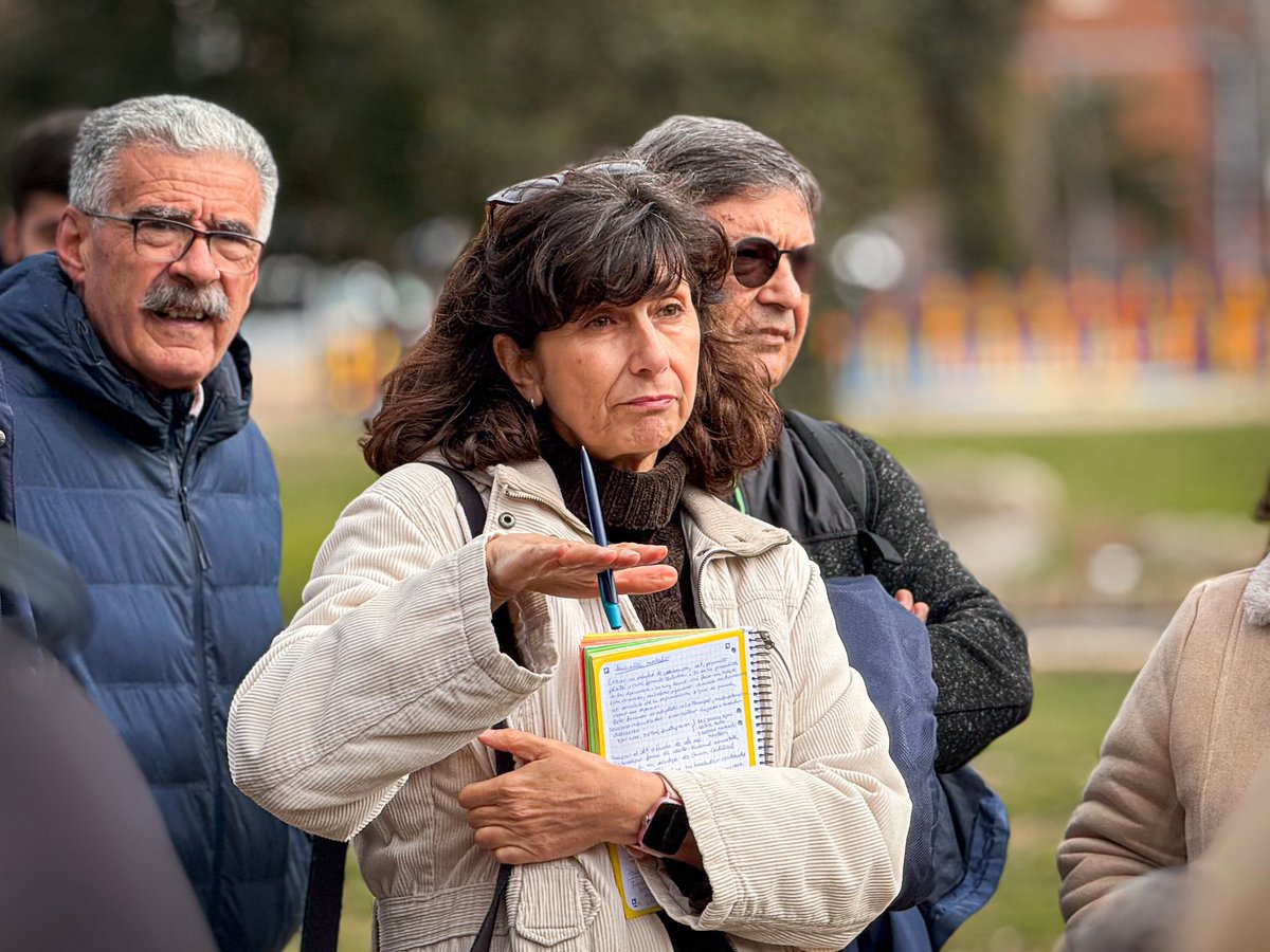 Rita_Maestre's tweet photo. Hoy, visitando el entorno de la Calle Quero y el Parque Aluche, comprobando que el mantenimiento, la limpieza, el cuidado de los parques y el respeto del descanso de los vecinos va por barrio.

Para el PP hay vecinos de primera y vecinos de segunda, y a esos los condena al abandono.