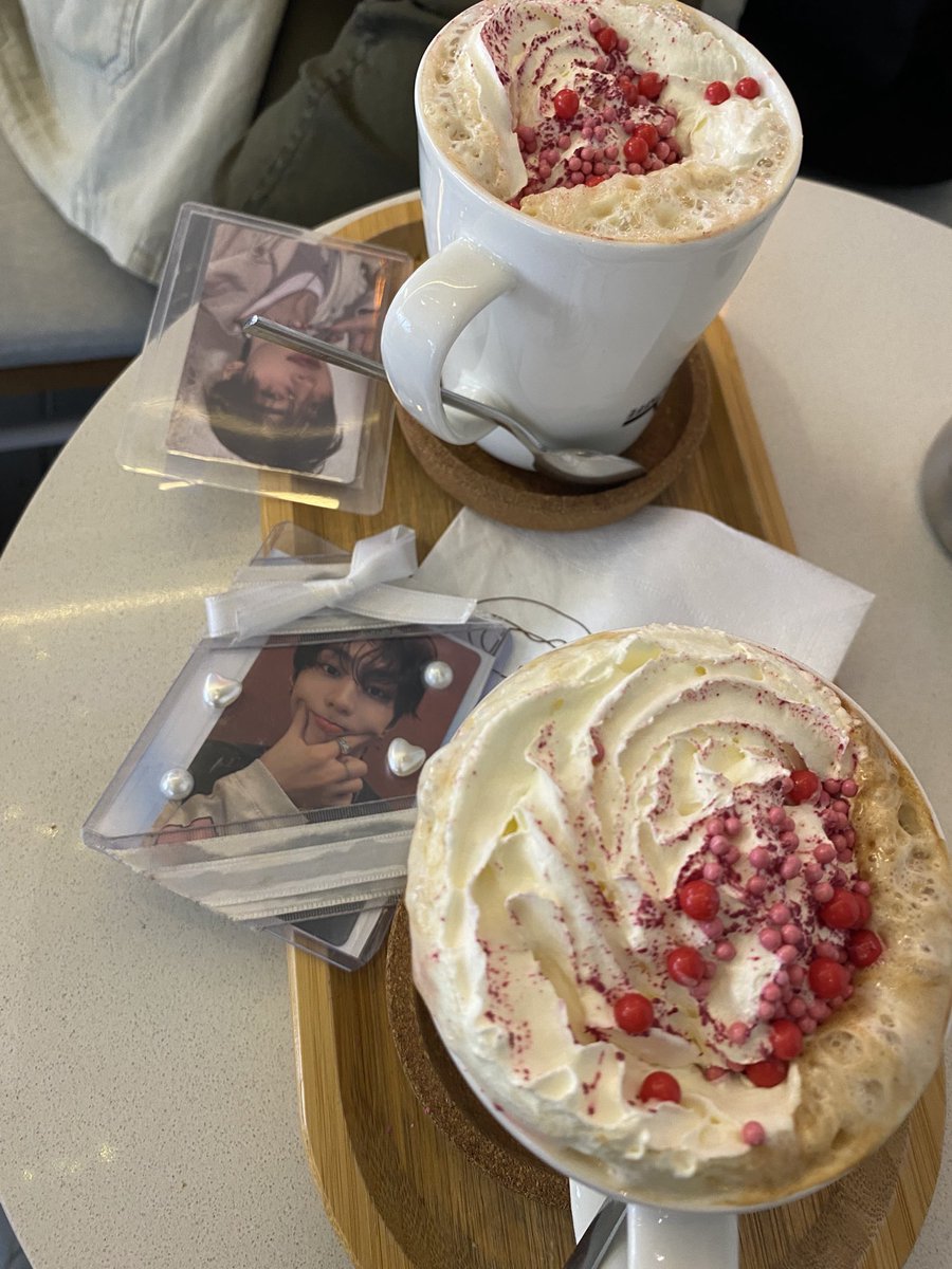 ipkwon04's tweet image. 🐈🐧 miaww!!!!