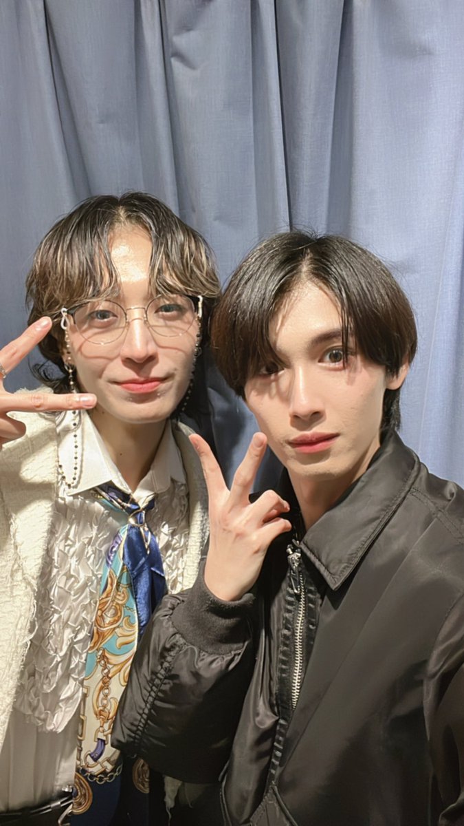 ni_ji_endrip's tweet photo. 今日は1日中LIVEでハードだったけど見にきてくれてありがとう🙂‍↕️！！
初のソロラップコラボも楽しかったし、改めてRAPが自分の感情だったりを表現できる最高の場所だって思えて嬉しかった。
もっと表現増やしたいしクリエイティブに曲も作りたいしこれからも頑張ります🔥 https://t.co/nxqUEclql2
