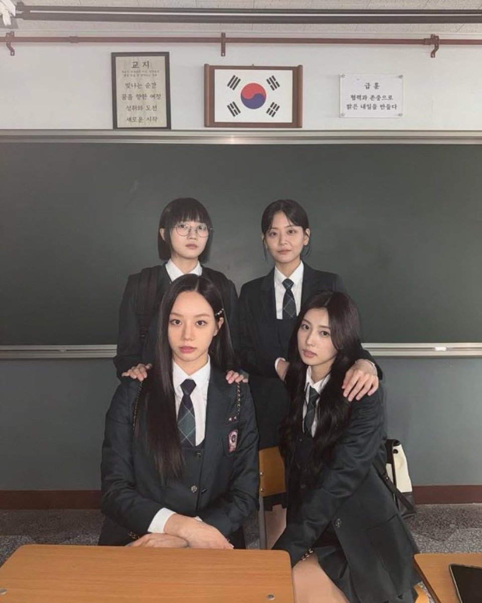 Team 선의의경쟁이 너무너무 쭈으다..

인스타 폭업과 끝도없는 언급을 해주셔서 떡밥의 축복이 끝도없어🥺🥺🥺🥺🥺