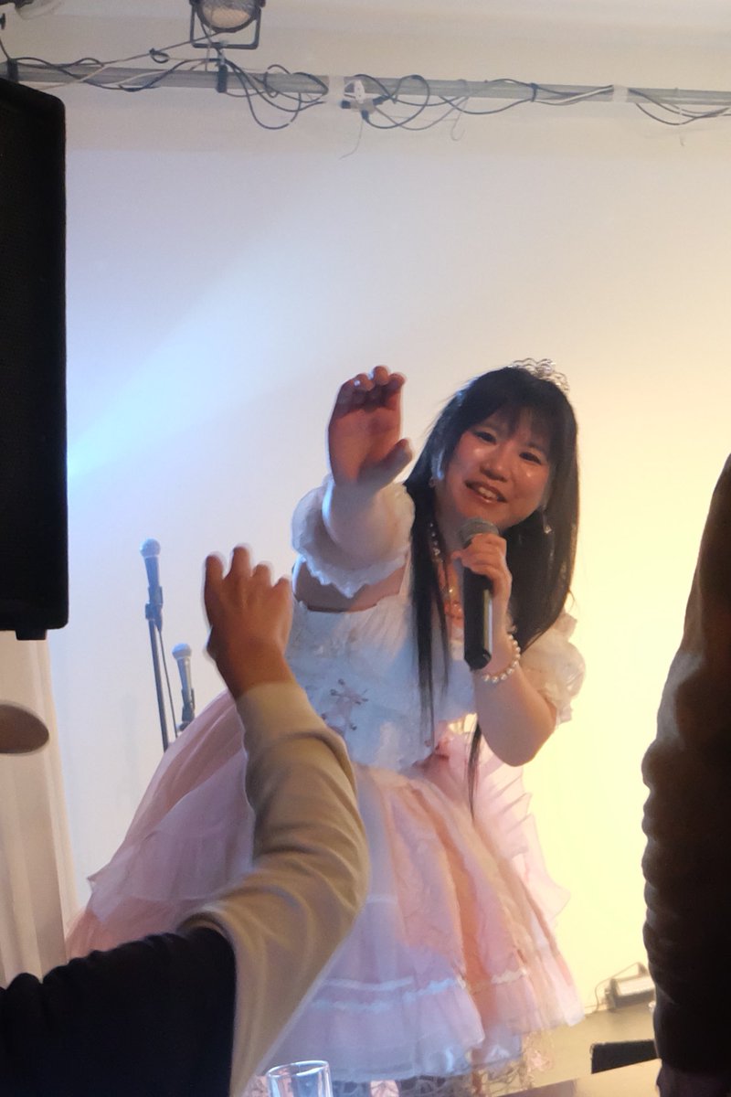 nackamani's tweet photo. 実はあっちゃんのライブを初めて見たのが2015年。今年は2025年。
あれから10年…ではないですけれども、合間に新型コロナの無観客時代とかもありましたし色々あった結果、今年が一番盛り上がったというのはホントに嬉しいです。
勝手なファン目線ですけどね😅
これからも応援してます！ https://t.co/hy951I7MYK