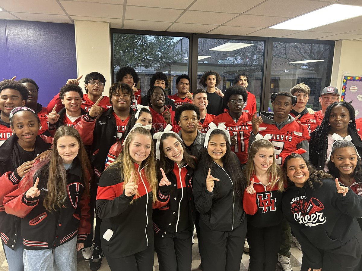 Knights Baseball joined other HH athletes to visit Eastern Hill MS wishing them good luck on the practice STAAR test. Go Knights!!!