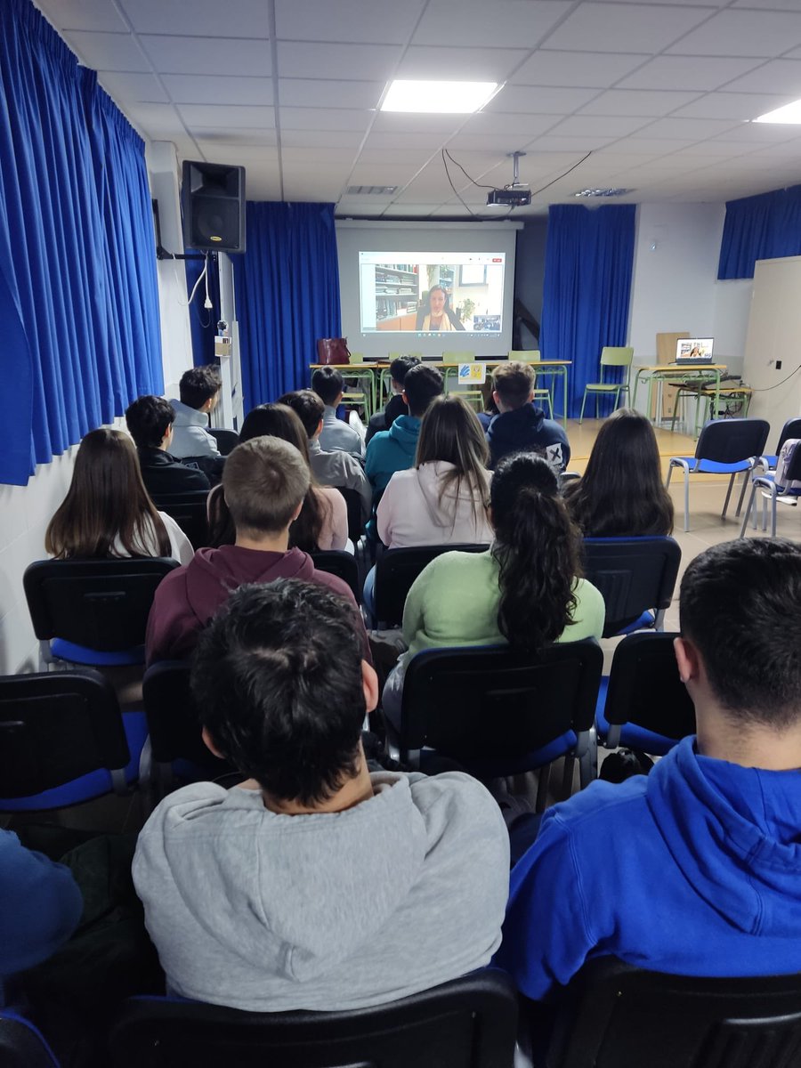 Los alumnos del IES Arenales del Tajo me han entrevistado con motivo del día de la mujer y la niña en la ciencia. Me ha gustado mucho participar 👏🏻👏🏻👏🏻