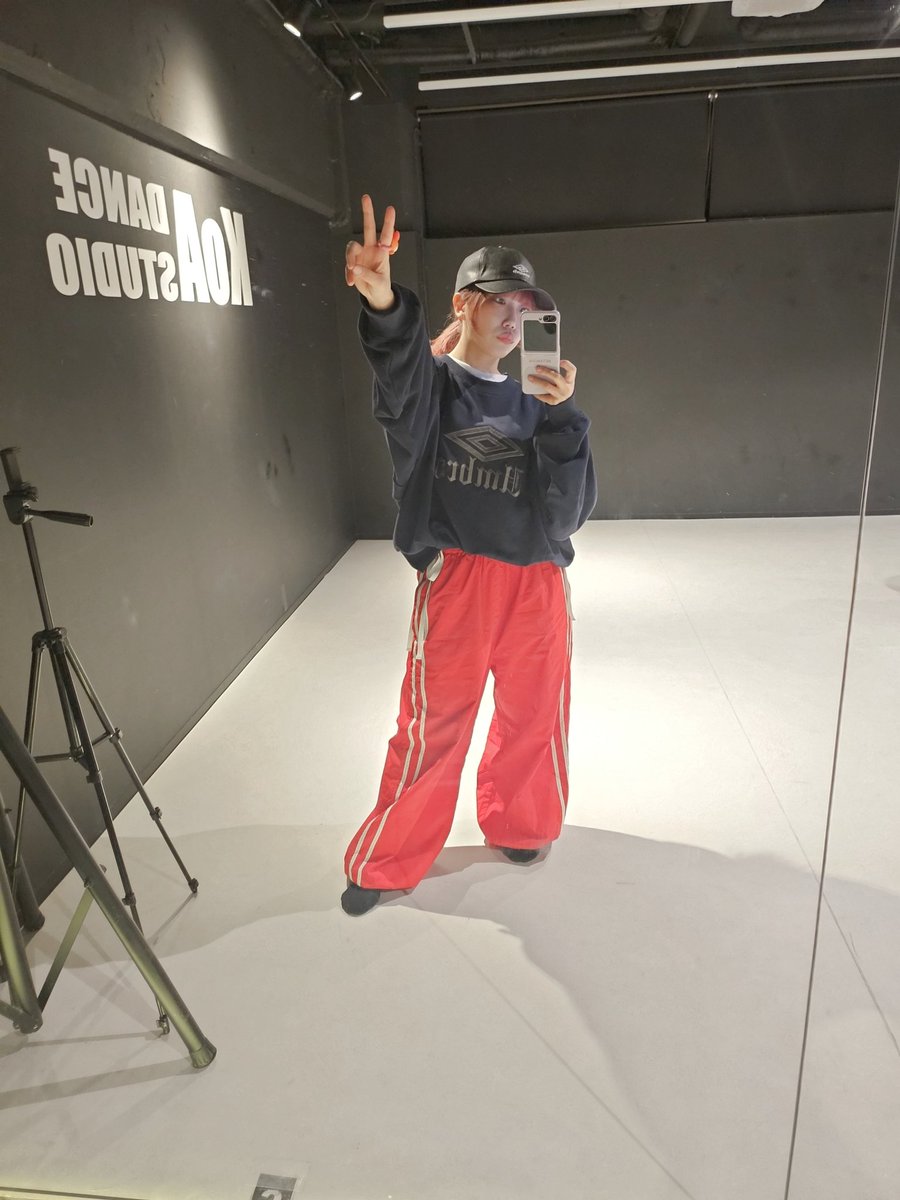 昨日履いてたズボン可愛いよってのと 髪の毛の色変わってたよというポスト