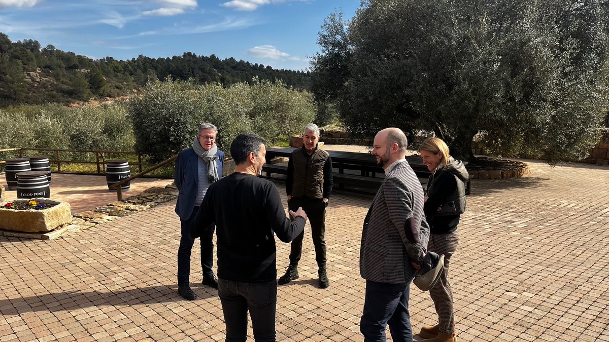 Promo_Economica's tweet image. 📣@lojoan destaca la projecció de les comarques de Lleida gràcies a empreses com el Grup Pons

👉El president de la @diputaciolleida visita les instal·lacions amb el vicepresident de @promo_economica, @jordi_verdu, i el CEO del grup, Eduard Pons

🔗 promocioeconomica.cat/talarn-destaca…