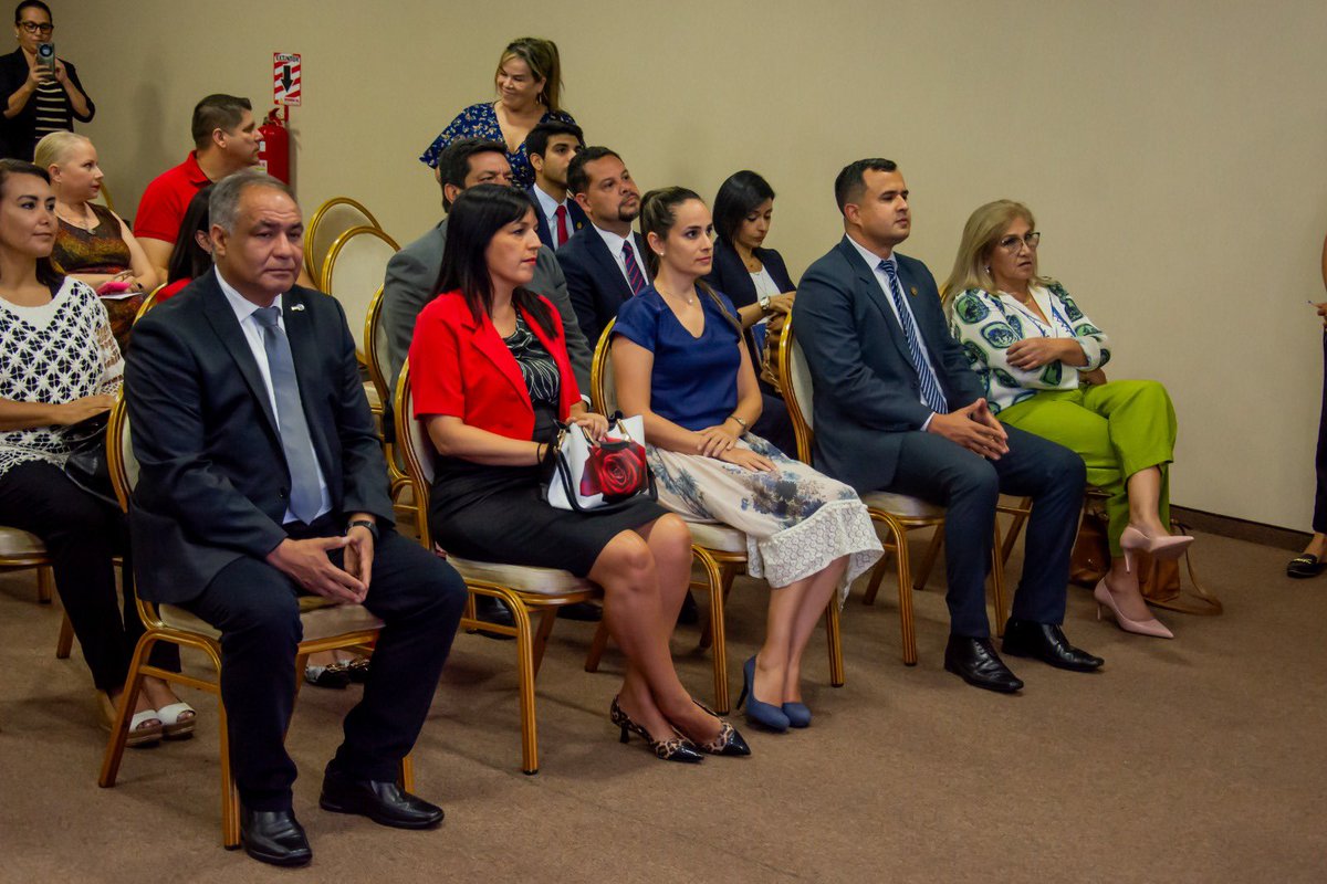 MJusticiaPy's tweet photo. El #MJ participó del lanzamiento de la campaña: “Hacía una Justicia que Repare y Prevenga” y del segundo llamado a concurso del “Fondo para Proyectos de Reinserción Social” del Centro de Estudios Judiciales. El objetivo de este acto es dar participación a organizaciones de la sociedad civil (OSC) y financiar iniciativas en favor de personas privadas de libertad.
👉🏻 https://t.co/uYHz0eBNgE

#GobiernoDelParaguay