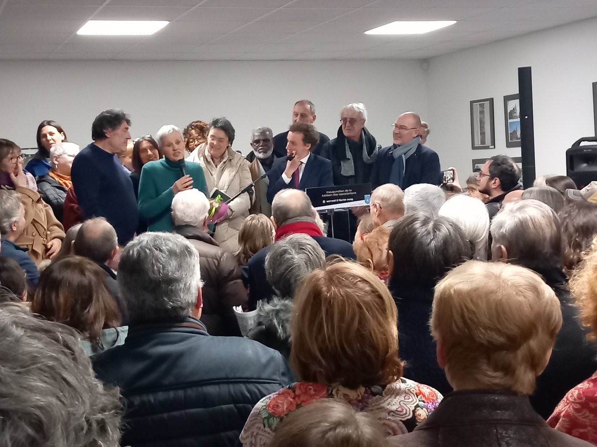 Retour en images
✂️Inauguration de la Maison des Associations à Sens, en présence de Carole DABRIGEON, sous-préfète de #Sens.
Ce nouvel espace offre aux associations locales des espaces de travail et des bureaux partagés favorisant le développement de leurs projets et événements.
