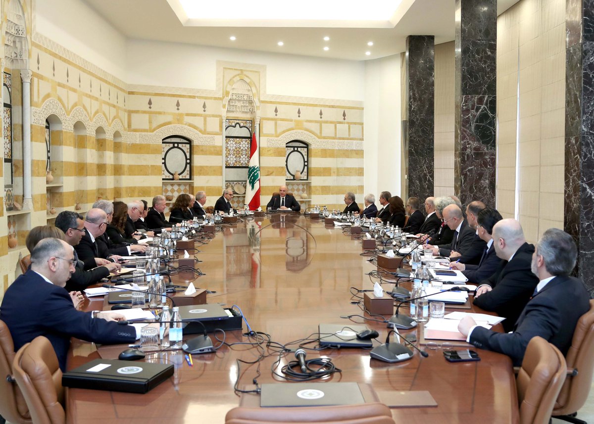 PublicPresse's tweet photo. أول جلسة لمجلس الوزراء الجديد برئاسة رئيس الجمهورية وتشكيل لجنة صوغ البيان الوزاري.. الرئيس ��ون: الأولوية وضع الموازنة وإجراء الإنتخابات وتطبيق الـ1701 وتأكيد الإنسحاب الإسرائيلي في 18 الحالي

#لبنان #صحافة_الشعب #PublicPresse

التفاصيل والصور: https://t.co/XXbrRBupu8 https://t.co/IAMmb0uXbT