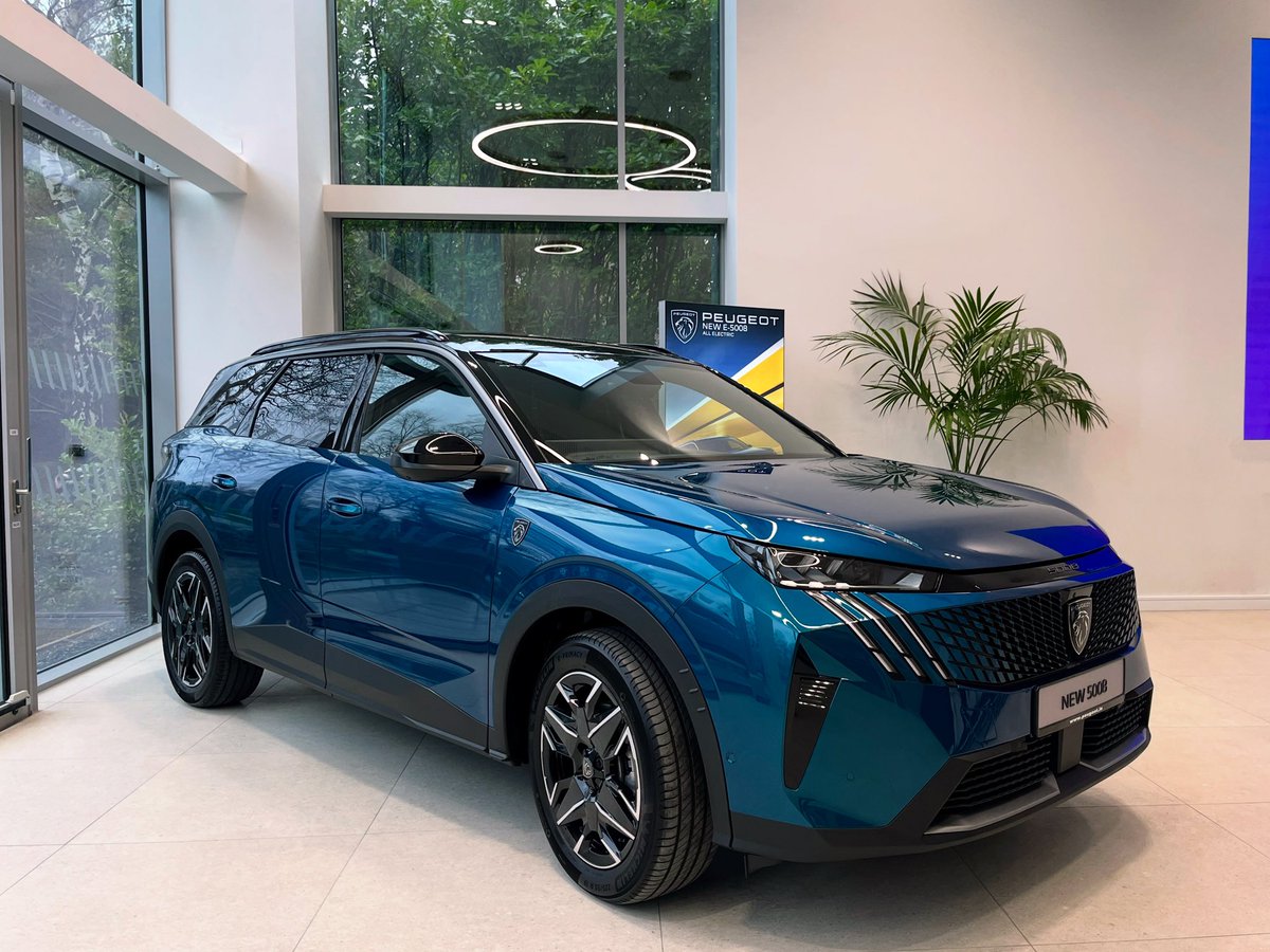 Members are at the Irish media launch of the new Peugeot 5008. 

#mmai #newcars #peugeotireland