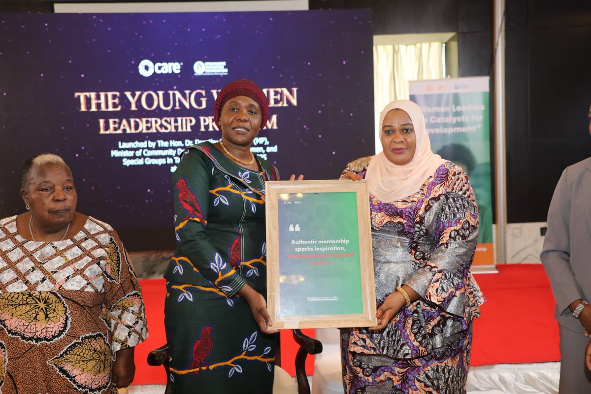 maendeleoyajami's tweet photo. #Matukiokatikapicha Leo Februari 11, 2025 jijini Dar Es Salaam Uzinduzi wa Programu ya Uongozi kwa Wanawake Vijana, iliyoandaliwa na Taasisi za Care International Tanzania pamoja na Mwanawake Initiative Foundation (MIF), inayolenga kuwajengea uwezo wa kushiriki katika vyombo vya kutoa maamuzi viongozi wanawake vijana, wenye umri wa miaka 20 hadi 35.
Mgeni rasmi katika Uzinduzi huo alikuwa ni Waziri wa Maendeleo ya Jamii, Jinsia, Wanawake na Makundi Maalum Mhe. Dkt. Dorothy Gwajima, viongozi wengine walioshiriki ni Waziri wa Maendeleo ya Jamii, Jinsia, Wazee na Watoto- Zanzibar Mhe. Riziki Pembe, rais wa kwanza wa Bunge la Umoja wa Africa Getrude Mongella, Mwenyekiti wa Mwanamke Initiatives Foundation (MIF) Mhe. Wanu Hafidh Ameir, Viongozi wengine wa Serikali na wadau wa maendeleo.