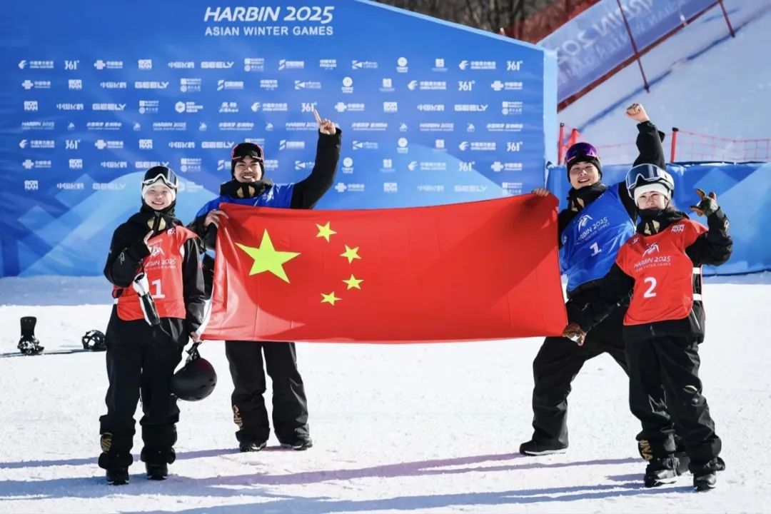 #龙虎天下绝
在2025年2月10日的“2025年哈尔滨亚洲冬季运动会”单板滑雪男子大跳台决赛中，来自江西省鹰潭市余江区中童镇徐杨村杨家组的年轻选手杨文龙成功摘得金牌！🥇