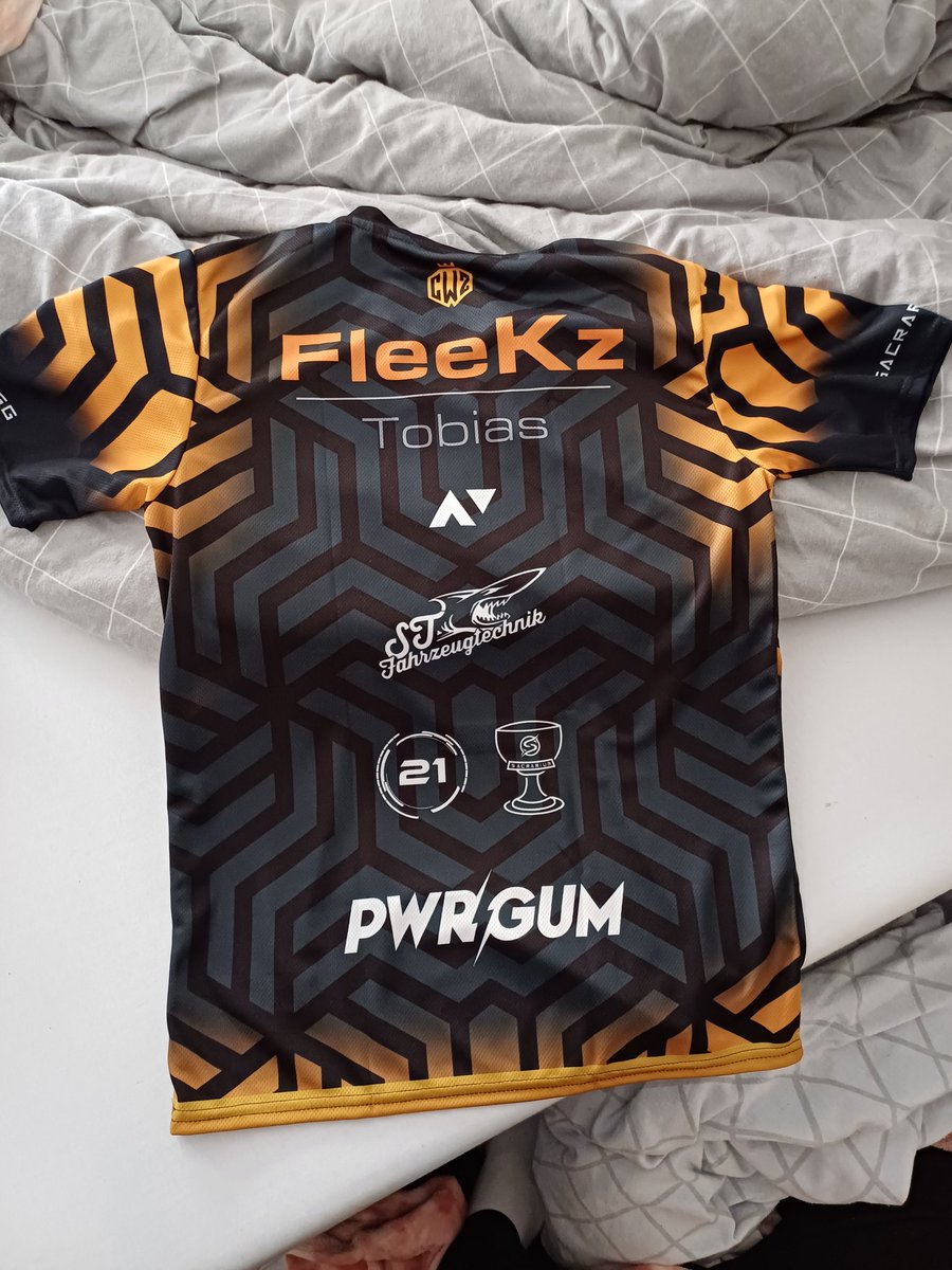 FleeKz™ tweet media