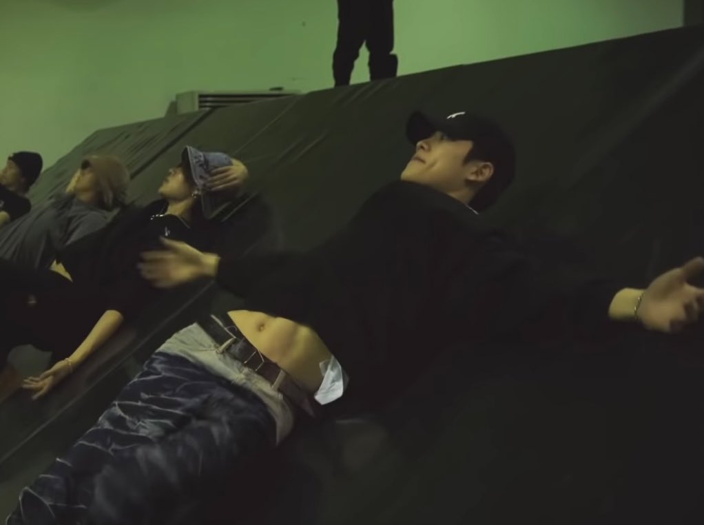bbomal214's tweet photo. 잠시만요 https://t.co/y7rNOetp6C