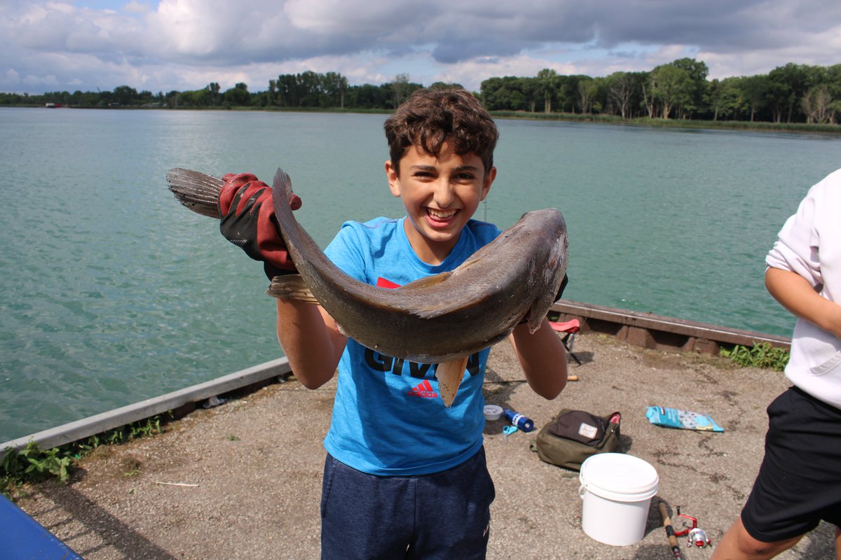Four times a year, Canadian residents can fish in Ontario for free. This means you do not need to buy a fishing licence. Cast your line this #FamilyFishingWeekend Feb 15–17, 2025!
Check out our Learn to Fish the Detroit River guide before you head out! detroitriver.ca/learntofish/