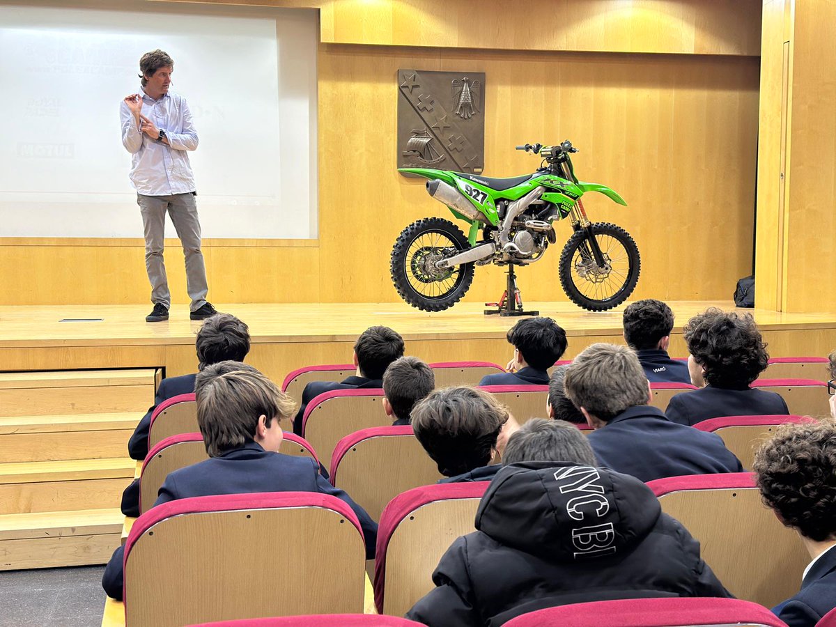 Viaró Global School tweet media