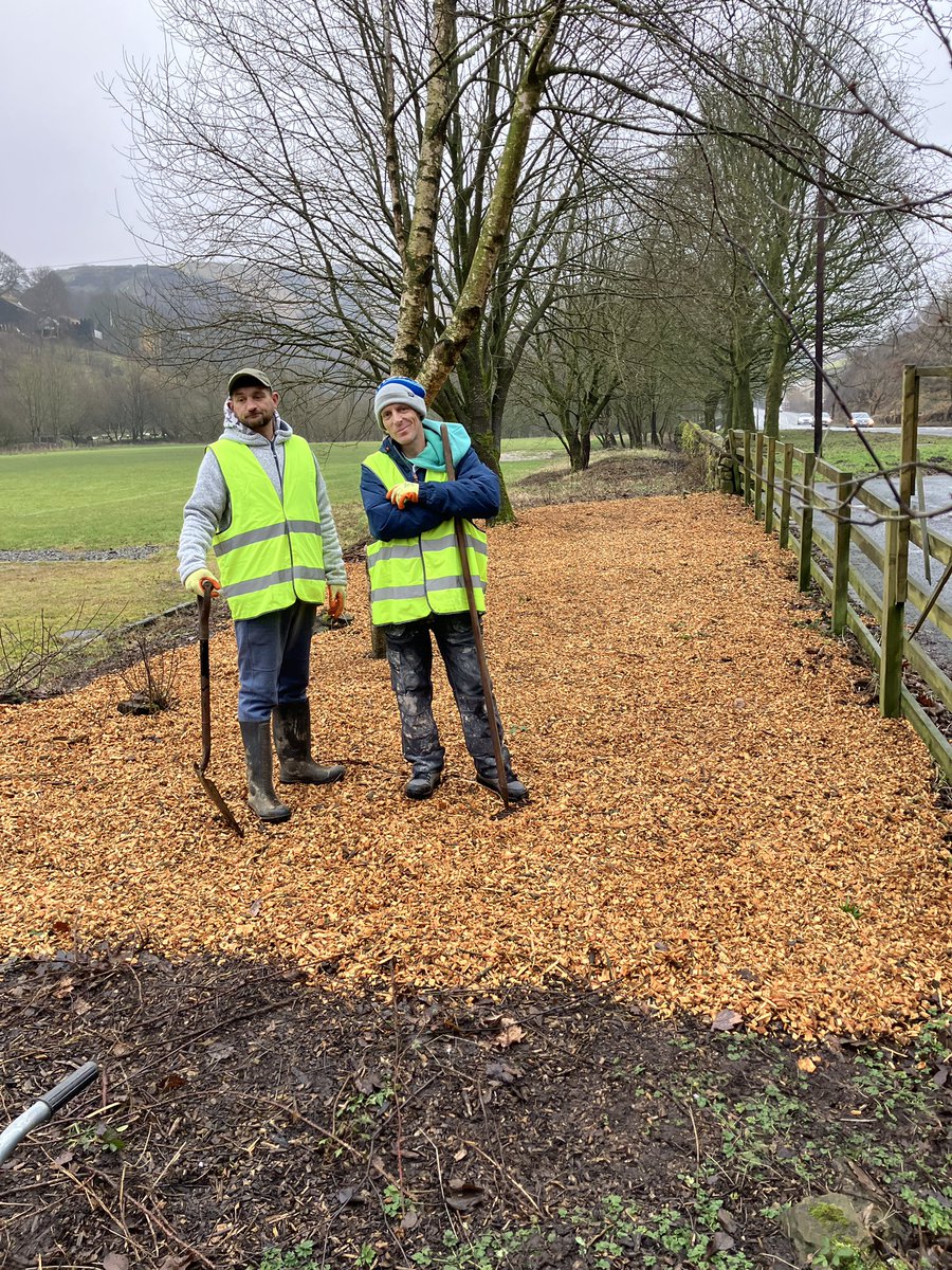 It just gets better with support and collaboration of <a href="/thebasementproj/">The Basement Recovery Project</a> volunteers. Today one team set about clearing the litter which had accumulated since @calderdale removed the litter bins. They then spread chippings donated by Watson’s tree surgeons! #Todmorden #kindness 🙏🙏