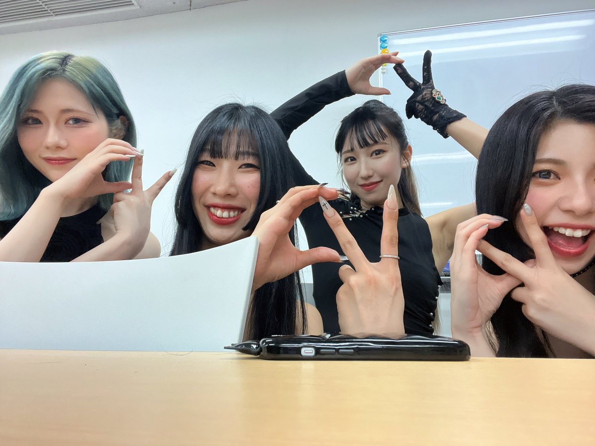 NewMoonポーズを考えたのでぜひ（？）
🌙*·̩͙𖤐💗

<a href="/NewMoon_1214/">NewMoon</a>