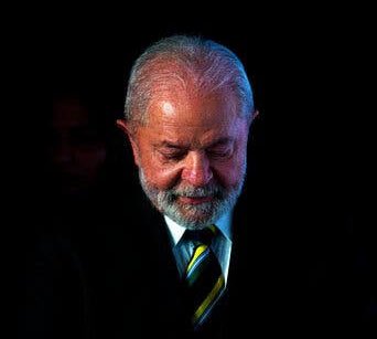 NewsLiberdade's tweet photo. 🚨URGENTE - Tarcísio de Freitas é o nome da direita mais competitivo contra Lula, diz AtlasIntel!

🔴 Lula (PT): 45.7% (-3.3) 
🟢 Tarcísio (REP): 44.7% (+5.7) 

Variações em comparação com Dez/24. https://t.co/yCa50EXAFf