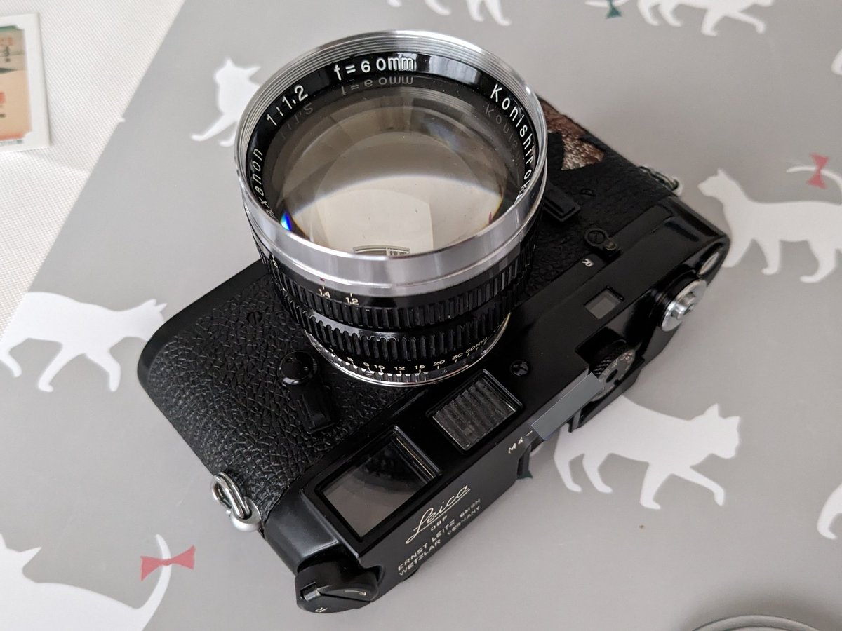 カメラを始めるのにアレコレ理屈をつけたがる人がいますが、カメラなんてなんでもいいんですよ。
僕だってこのハードオフのジャンク品の組み合わせで楽しんでる訳ですし。
カメラはブランドや希少性で選ぶものじゃないんですよ。