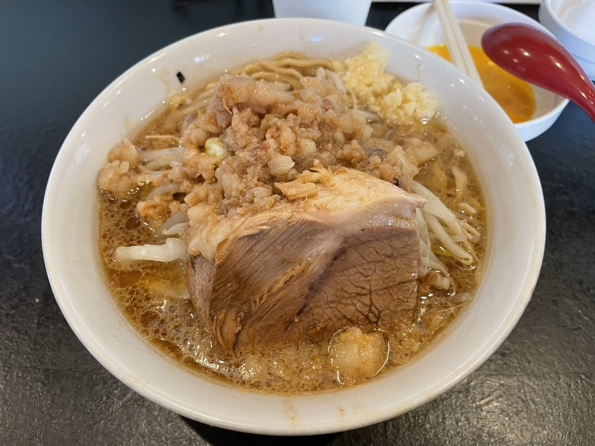 みなさん、この分厚い豚を見てください。