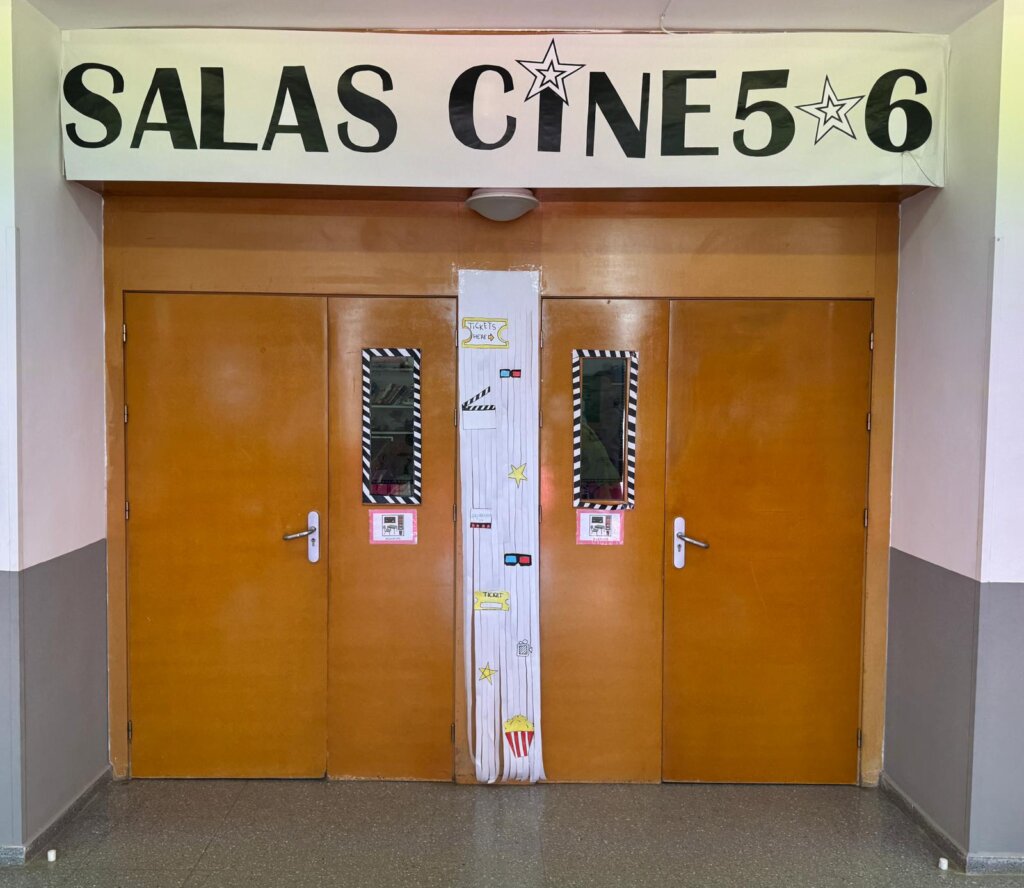 AlqueriaEduca's tweet photo. Espectacular despliegue del equipo Alquería para ofrecer a nuestro alumnado de primaria la mejor y más estimulante "semana cultural" dedicada al cine.  Nos esperan días repletos de propuestas relacionadas con el séptimo arte, y con la colaboración familiar como valor añadido. https://t.co/1HR9cUSVNw