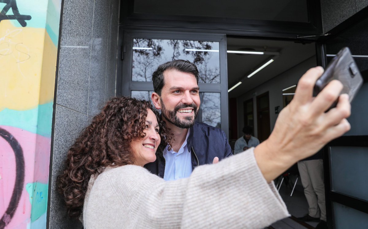AlvaroSCotrina's tweet photo. ✊🏽 Aunque hoy empieza todo, lo mejor está por llegar.
🤝 Gracias compañeras y compañeros, no os defraudaré.
#APieDeCalle✊🏽🌹@PSOEC https://t.co/nkr5KHMqf0