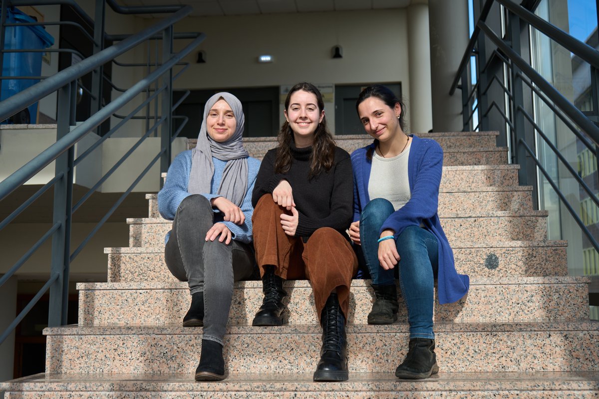 #InternationalDayOfWomenAndGirlsInScience #11F

A day to celebrate. 🙂

And, also, a day to introduce you to Safa (left) and Alejandra (right)! 

(You already know María 😜)